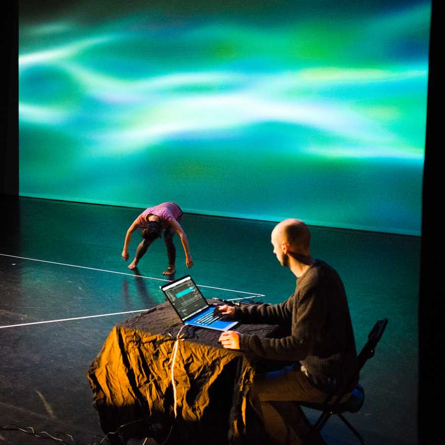 4 This Floating World Jan Lee and Tim Murray Browne rehearsing at The Place London 1 Photographer Tadeo Sendon